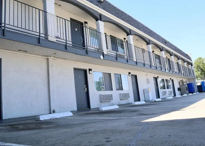 Value Inn Bellflower