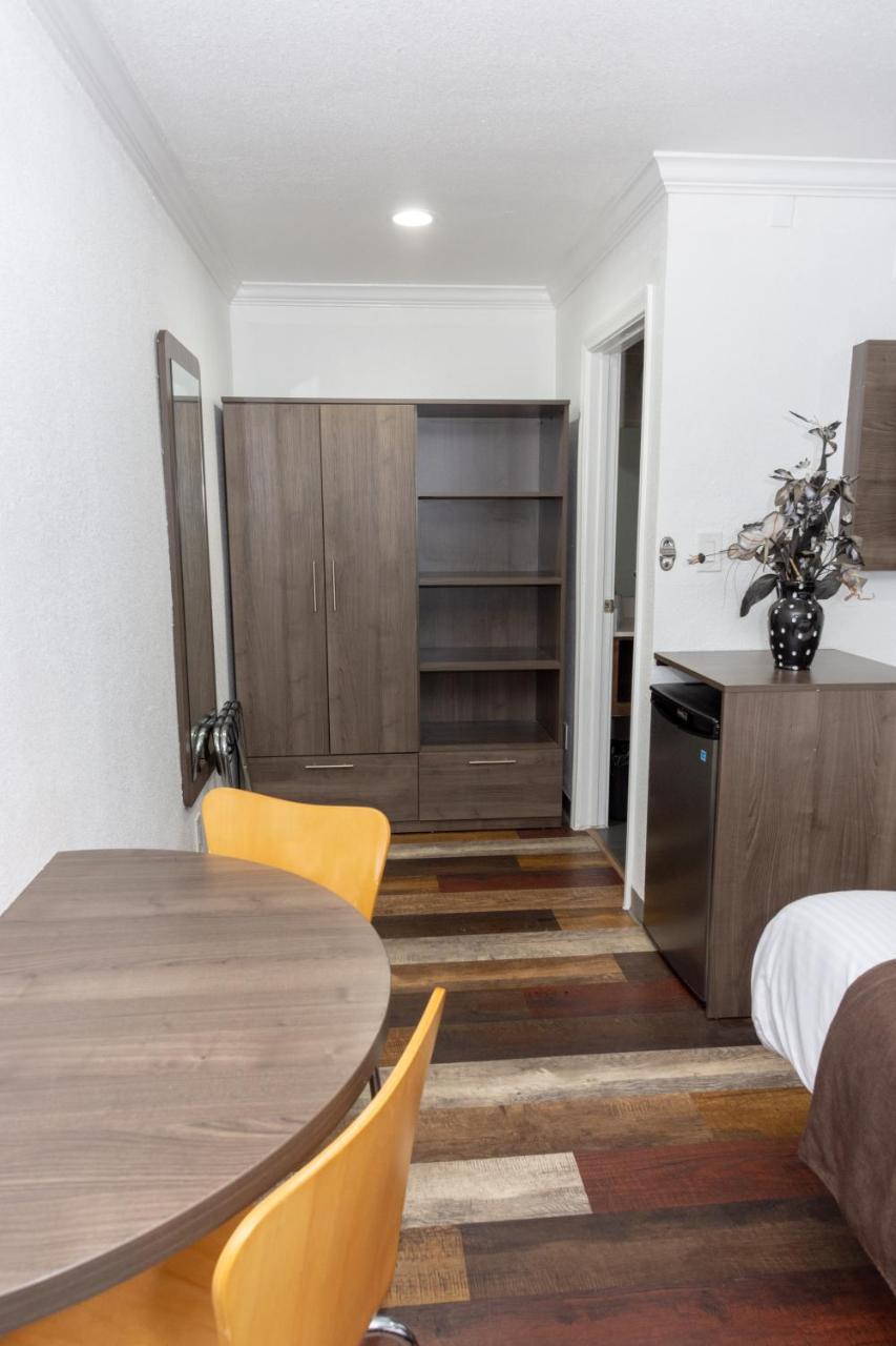 Value Motel 2*